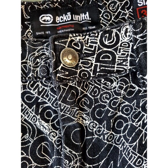 Ecko Unltd Mens Black Baggy Denim Jean Shorts All Over Logo Raw Edge Size 32 - Picture 2 of 11